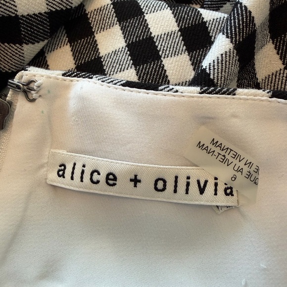 Alice + Olivia Donald Gingham Shorts size 6 - Picture 3 of 4